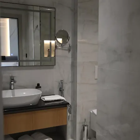 Vila-l 4* Tirana