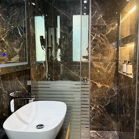 Vila-l 4* Tirana